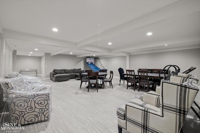 737 Lake Shore Road, Grosse Pointe Shores, MI 48236