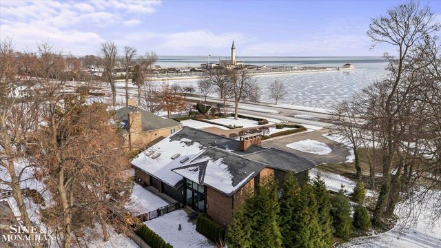 737 Lake Shore Road, Grosse Pointe Shores, MI 48236
