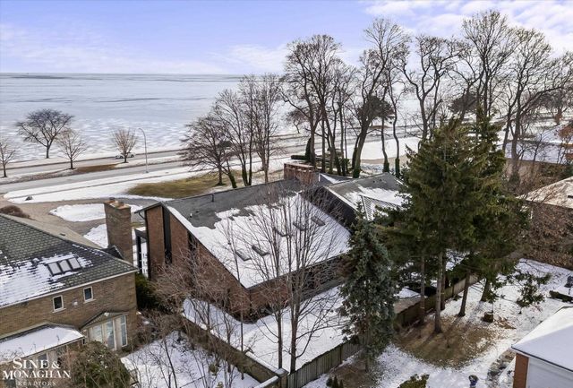 737 Lake Shore Road, Grosse Pointe Shores, MI 48236