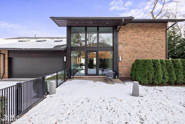 737 Lake Shore Road, Grosse Pointe Shores, MI 48236