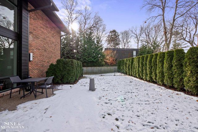 737 Lake Shore Road, Grosse Pointe Shores, MI 48236