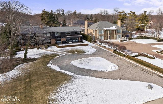 737 Lake Shore Road, Grosse Pointe Shores, MI 48236