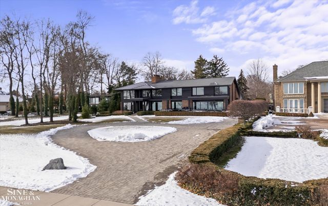 737 Lake Shore Road, Grosse Pointe Shores, MI 48236