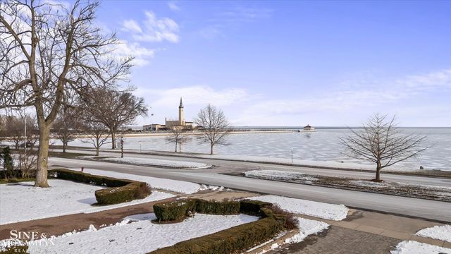 737 Lake Shore Road, Grosse Pointe Shores, MI 48236