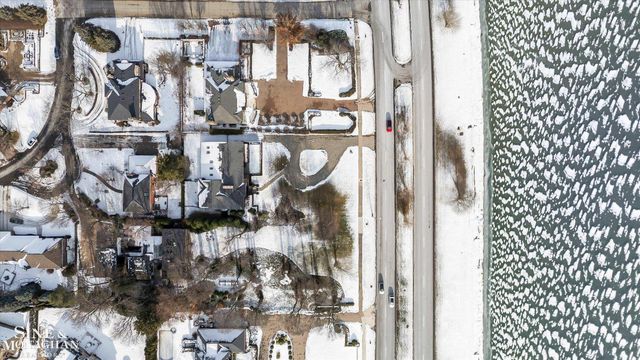 737 Lake Shore Road, Grosse Pointe Shores, MI 48236