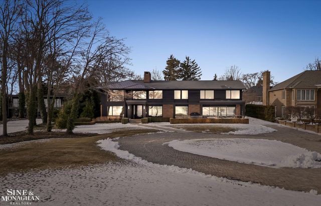 737 Lake Shore Road, Grosse Pointe Shores, MI 48236