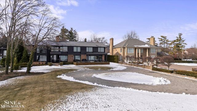 737 Lake Shore Road, Grosse Pointe Shores, MI 48236