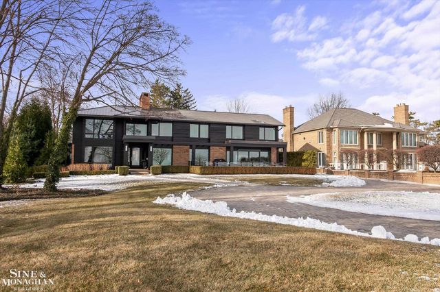737 Lake Shore Road, Grosse Pointe Shores, MI 48236