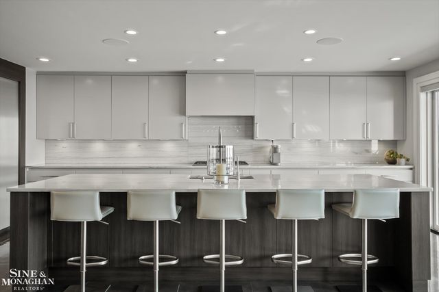 737 Lake Shore Road, Grosse Pointe Shores, MI 48236