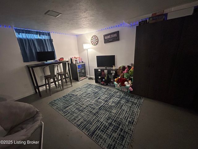 741 S 39th St, Louisville, KY 40211