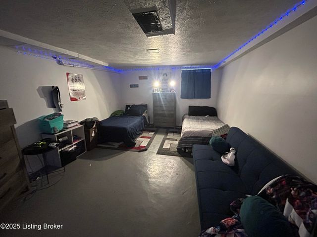 741 S 39th St, Louisville, KY 40211