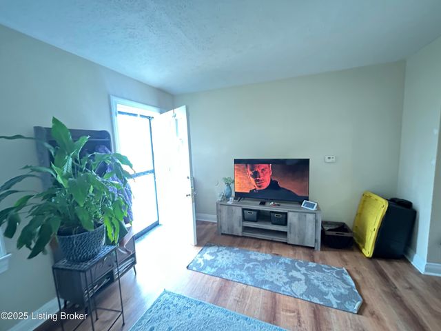 741 S 39th St, Louisville, KY 40211