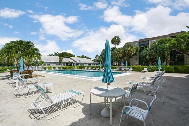 5340 NW 2nd Avenue NW 226, Boca Raton, FL 33487