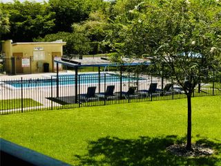 307 Lakeview Drive 202, Weston, FL 33326