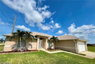 2720 NE 1st PL, Cape Coral, FL 33909
