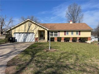 16600 E 31st Street S, Independence, MO 64055
