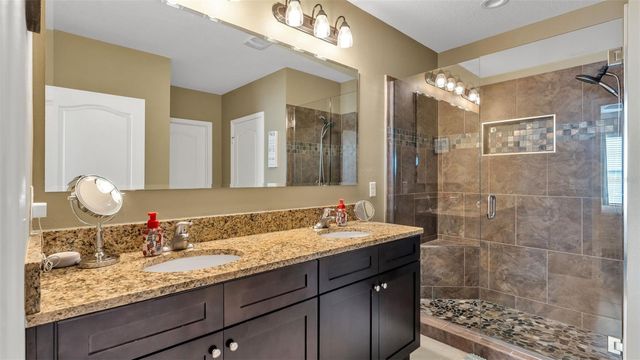 240 ST THOMAS DRIVE, Mulberry, FL 33860