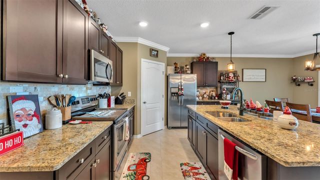 240 ST THOMAS DRIVE, Mulberry, FL 33860