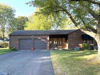 409 S Umbarger Road, Muncie, IN 47304