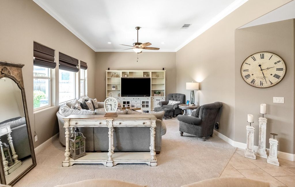 Image 10 of property listing at 6635 W Vine Court, Visalia, CA 93291