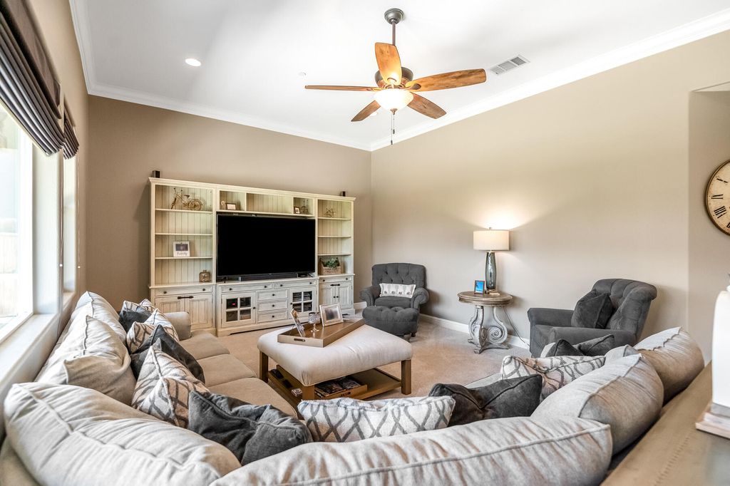 Image 11 of property listing at 6635 W Vine Court, Visalia, CA 93291