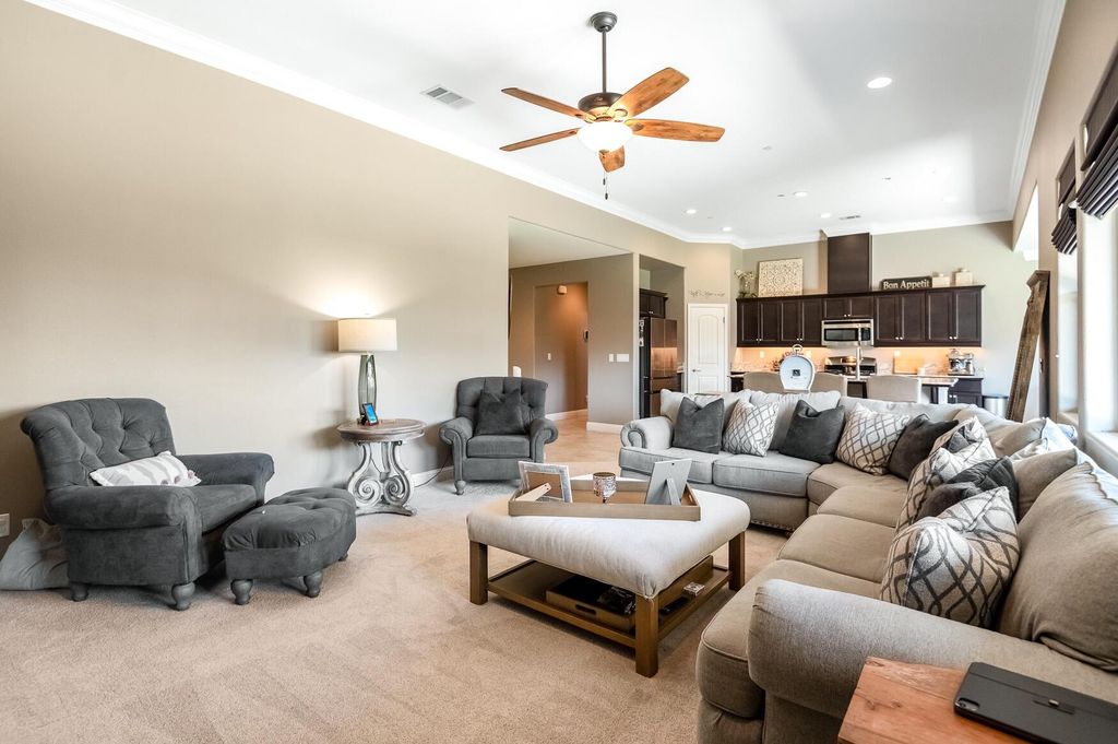 Image 12 of property listing at 6635 W Vine Court, Visalia, CA 93291