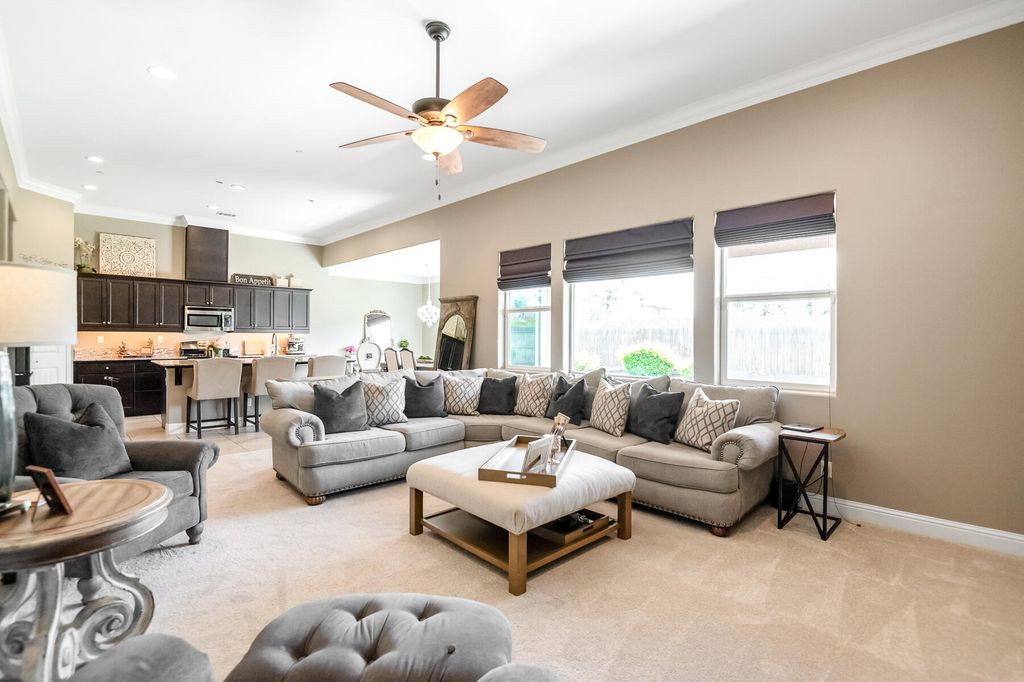 Image 13 of property listing at 6635 W Vine Court, Visalia, CA 93291