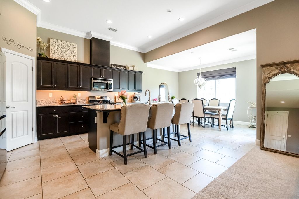 Image 15 of property listing at 6635 W Vine Court, Visalia, CA 93291