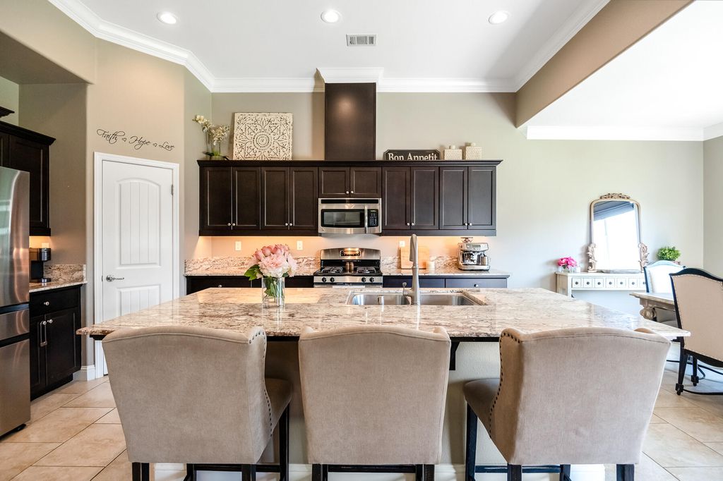 Image 17 of property listing at 6635 W Vine Court, Visalia, CA 93291