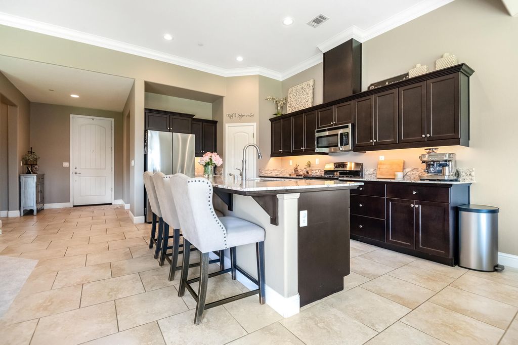 Image 18 of property listing at 6635 W Vine Court, Visalia, CA 93291