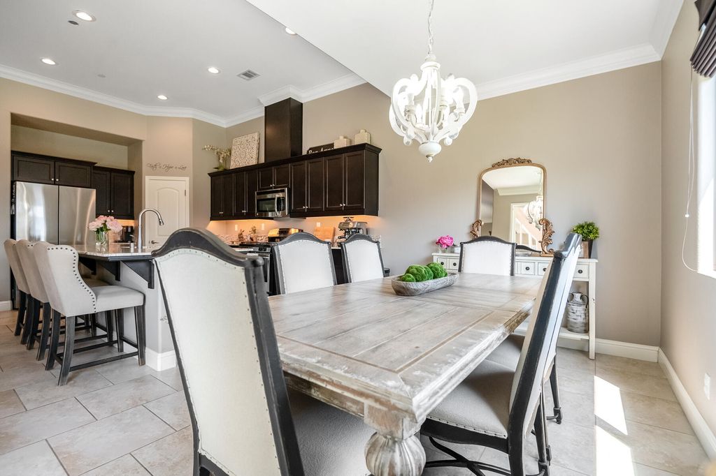 Image 24 of property listing at 6635 W Vine Court, Visalia, CA 93291