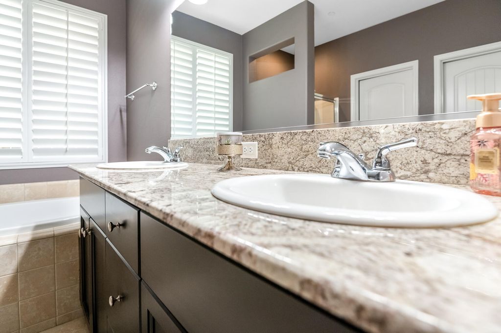 Image 31 of property listing at 6635 W Vine Court, Visalia, CA 93291