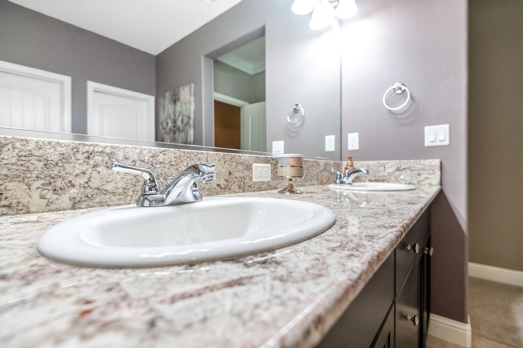 Image 34 of property listing at 6635 W Vine Court, Visalia, CA 93291