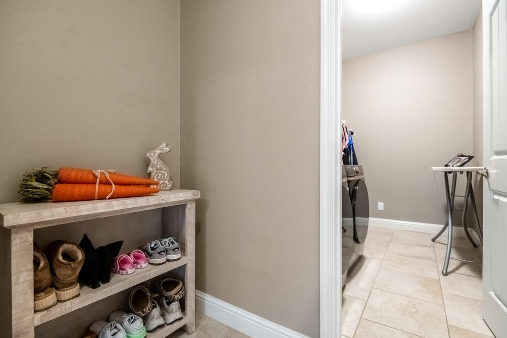 Image 43 of property listing at 6635 W Vine Court, Visalia, CA 93291