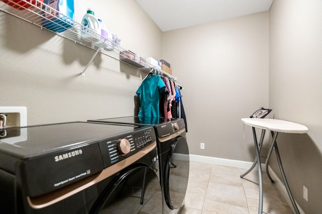 Image 44 of property listing at 6635 W Vine Court, Visalia, CA 93291