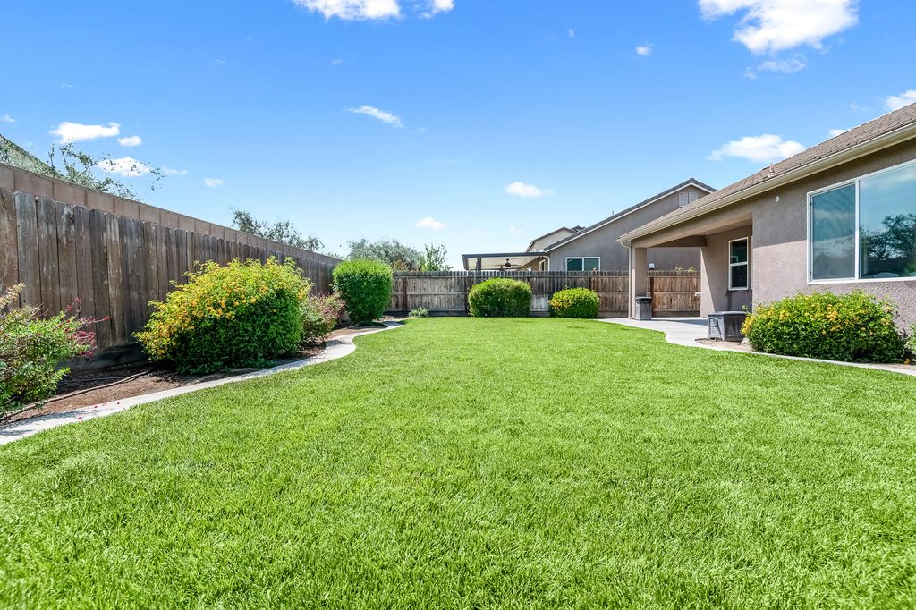 Image 48 of property listing at 6635 W Vine Court, Visalia, CA 93291