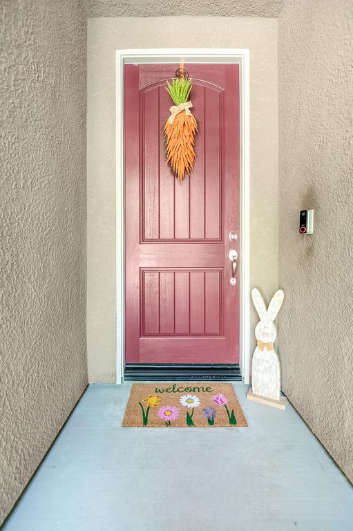 Image 5 of property listing at 6635 W Vine Court, Visalia, CA 93291