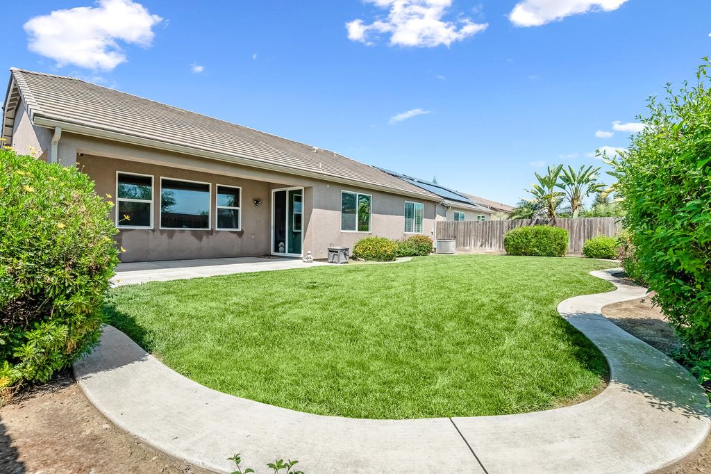 Image 50 of property listing at 6635 W Vine Court, Visalia, CA 93291