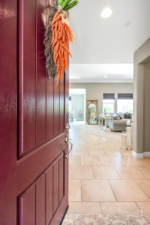 Image 6 of property listing at 6635 W Vine Court, Visalia, CA 93291