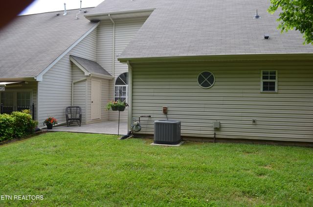 2714 Knob Creek Lane, Knoxville, TN 37912
