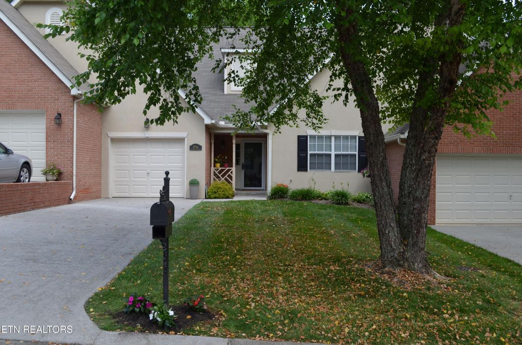 2714 Knob Creek Lane, Knoxville, TN 37912