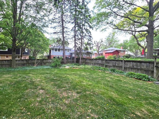 7930 Grant Street, Darien, IL 60561