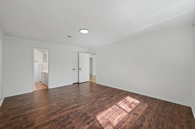 1409 S 3rd Street, Conroe, TX 77301