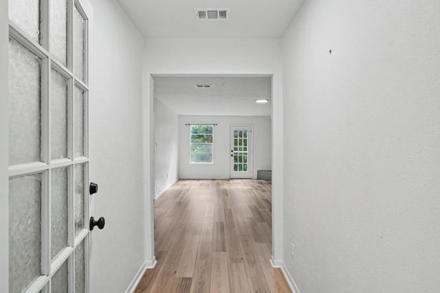 1409 S 3rd Street, Conroe, TX 77301