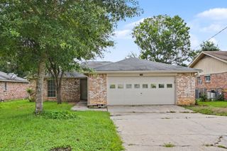 1409 S 3rd Street, Conroe, TX 77301