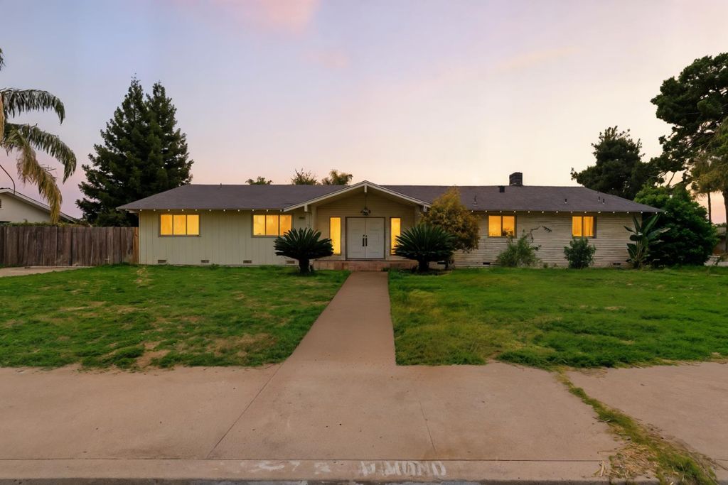 2579 Almond Avenue, Sanger, CA 93657