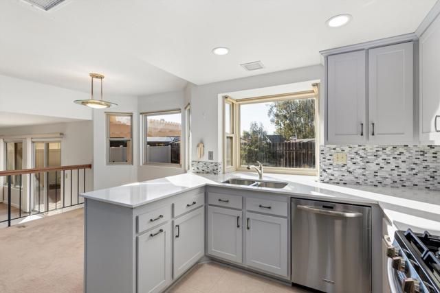 7338 Canyon Breeze Road, San Diego, CA 92126