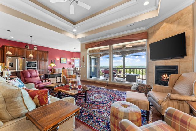 295 Split Rock Drive, Hollister, MO 65672