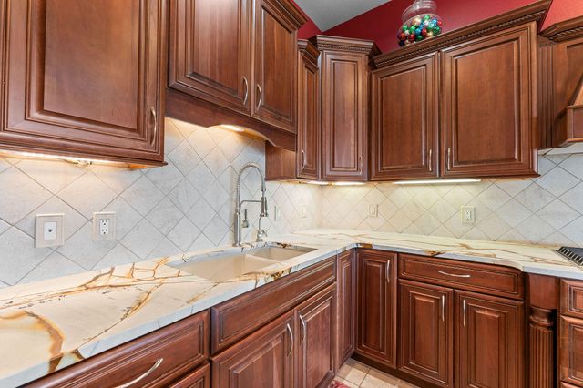 295 Split Rock Drive, Hollister, MO 65672