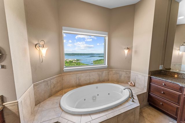 295 Split Rock Drive, Hollister, MO 65672